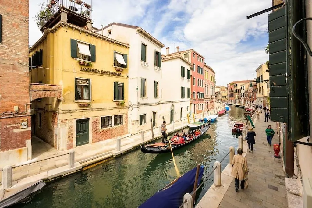 ונציה Borgo Canal View